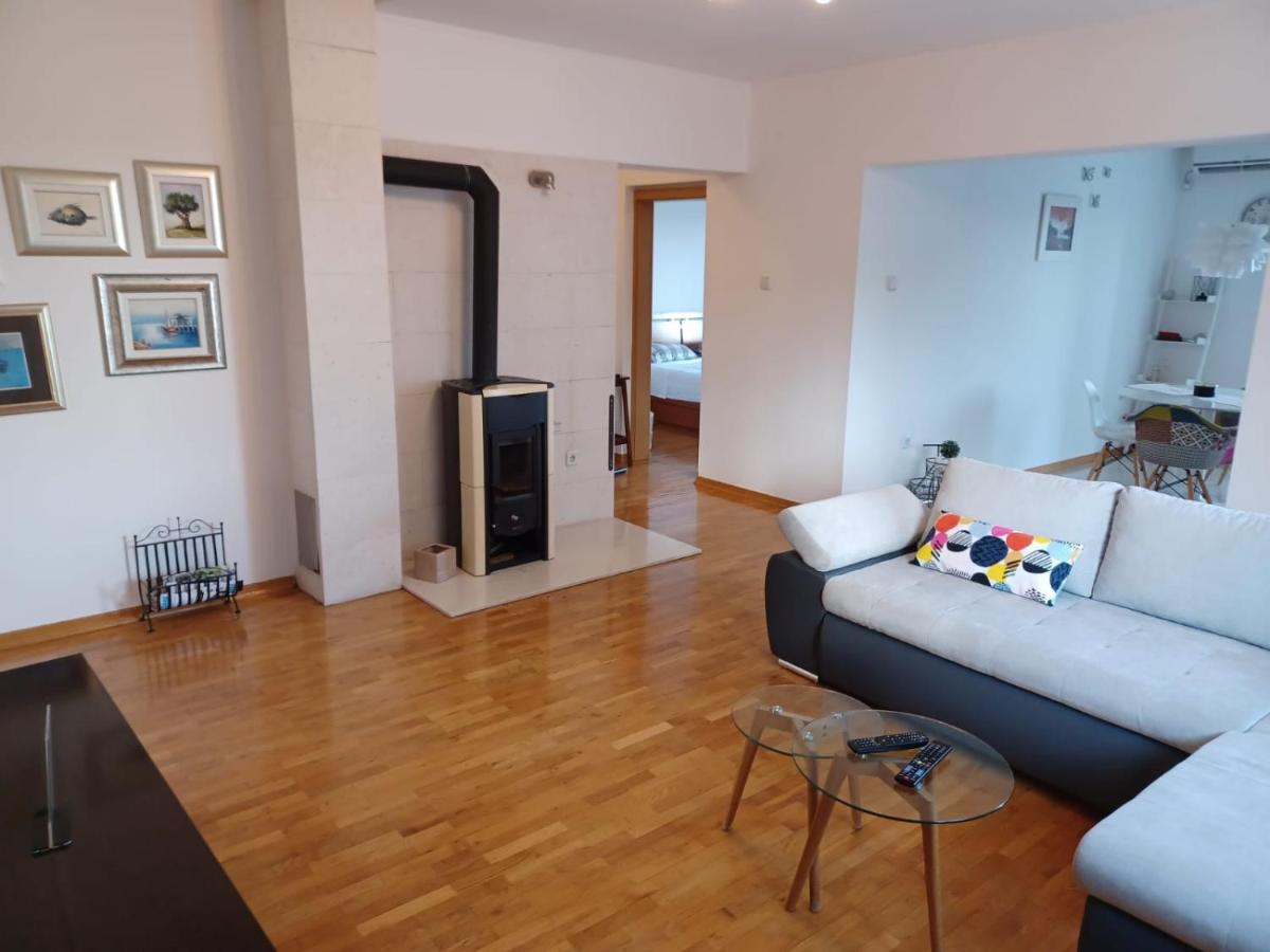 Lara Apartment Solin Luaran gambar