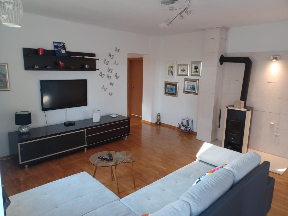 Lara Apartment Solin Luaran gambar
