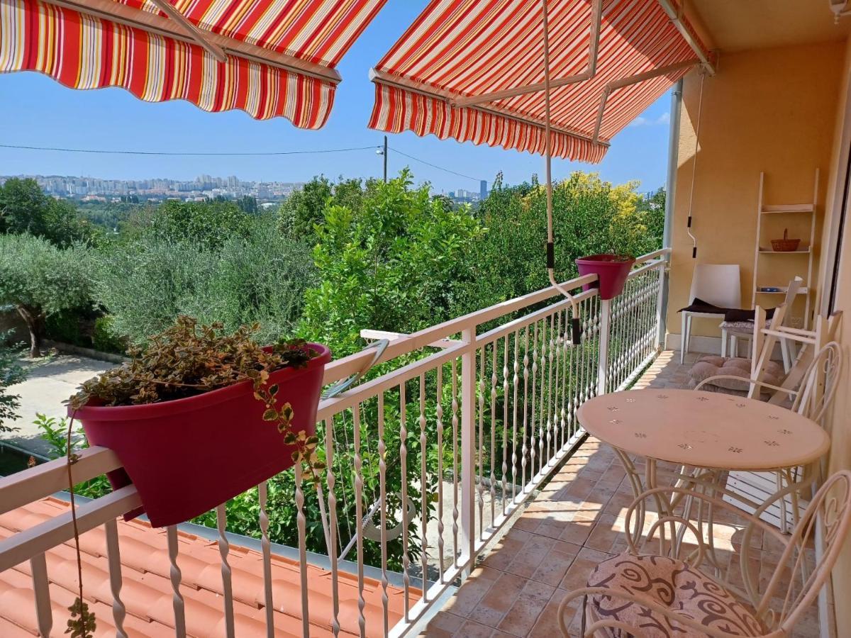 Lara Apartment Solin Luaran gambar